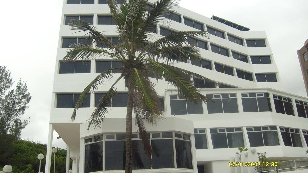 La Mercy Beach Hotel Exteriör bild
