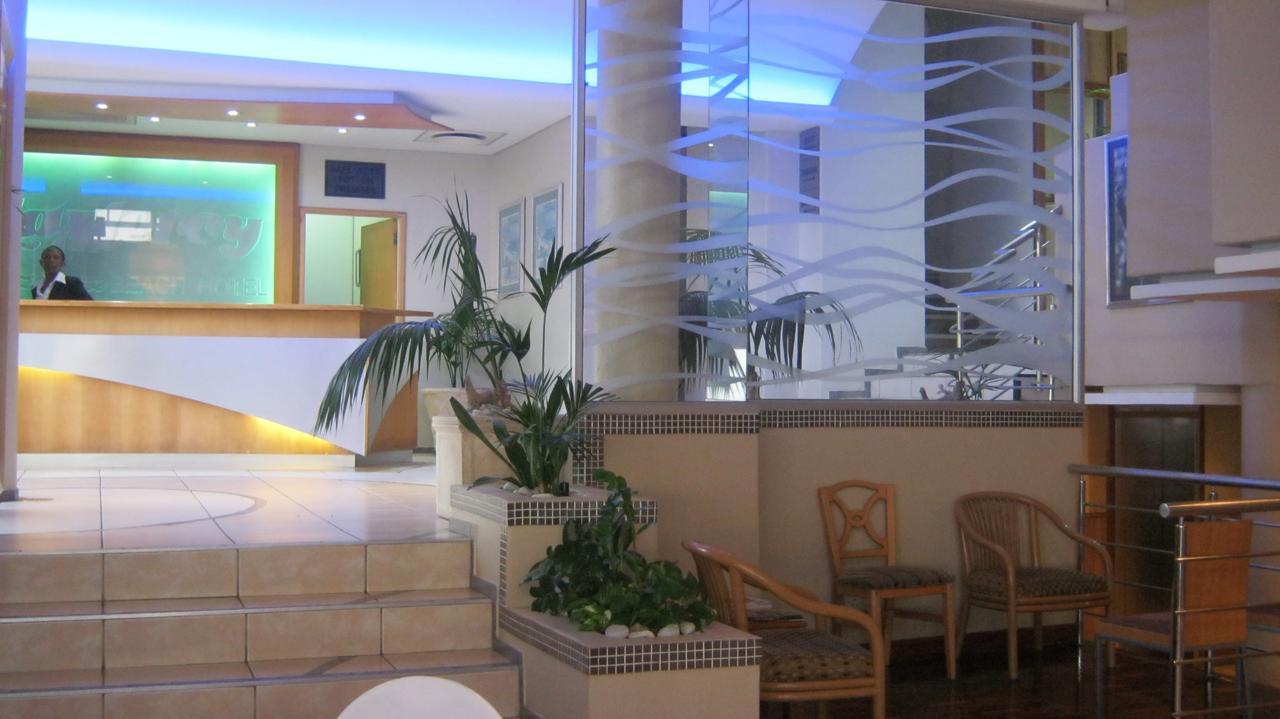 La Mercy Beach Hotel Exteriör bild